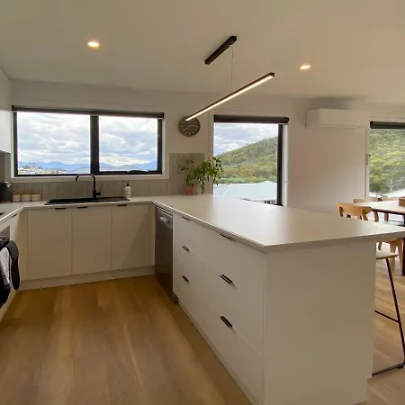 Albatross Rise - Modern Family Home Hobart Exterior photo