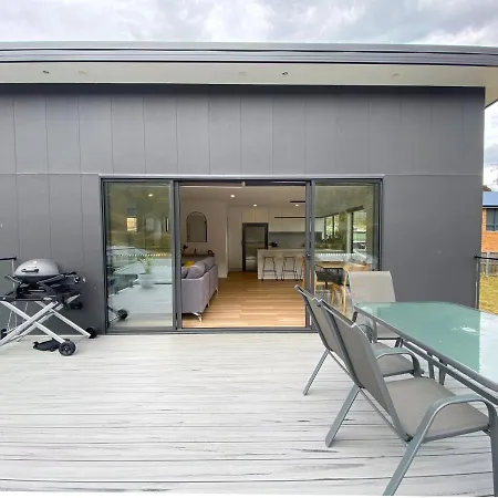 Albatross Rise - Modern Family Home Hobart Exterior photo