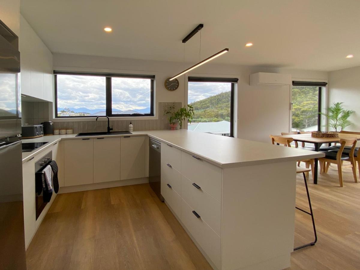 Albatross Rise - Modern Family * Hobart